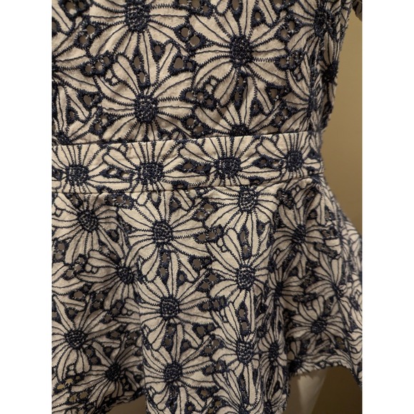 MICHAEL KORS White Navy Embroidered Eyelet Peplum Shirt Top - Womens Size 6 - Picture 7 of 16
